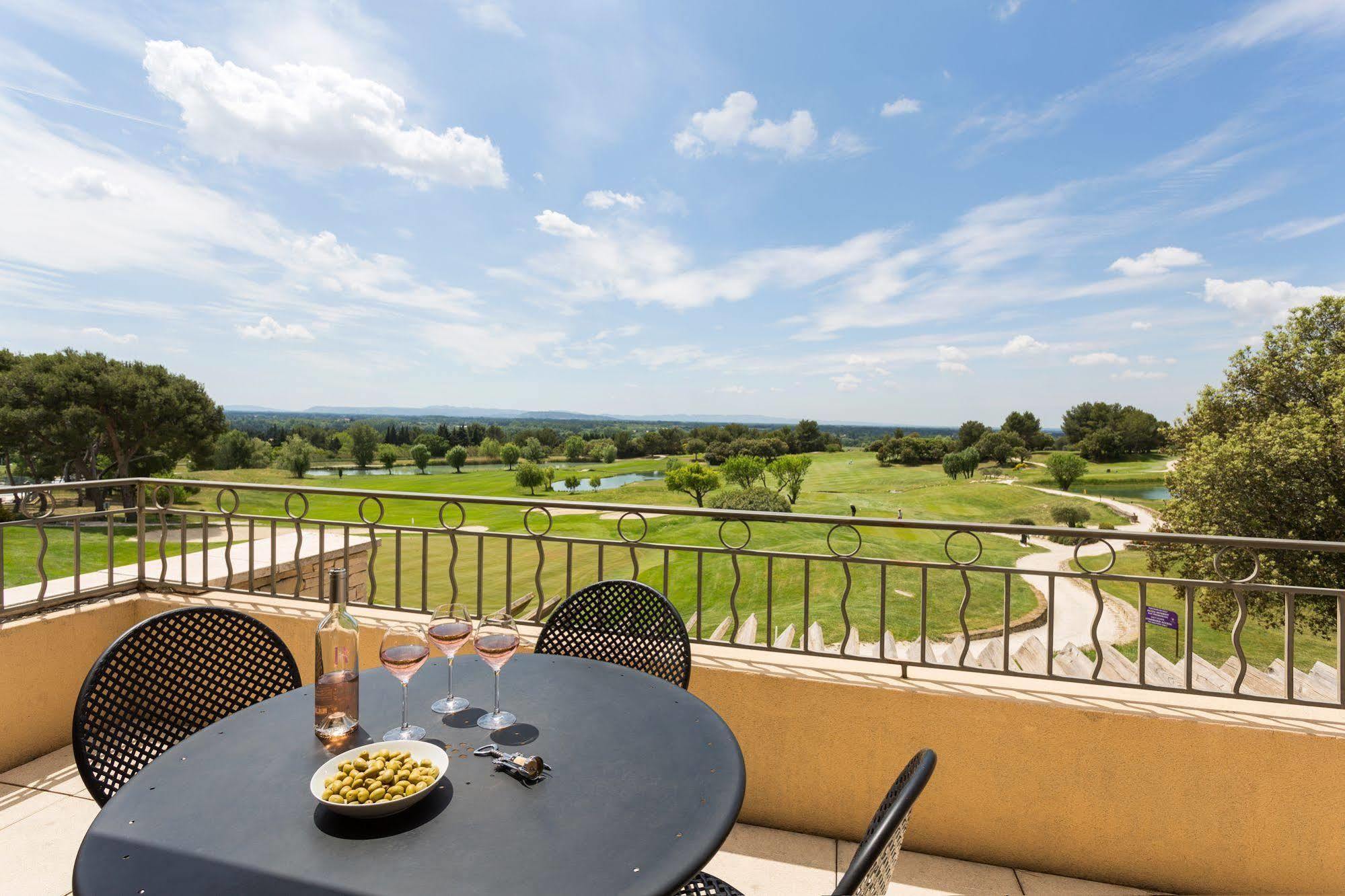 Madame Vacances Domaine Du Provence Country Club Service Premium Saumane-de-Vaucluse Ngoại thất bức ảnh