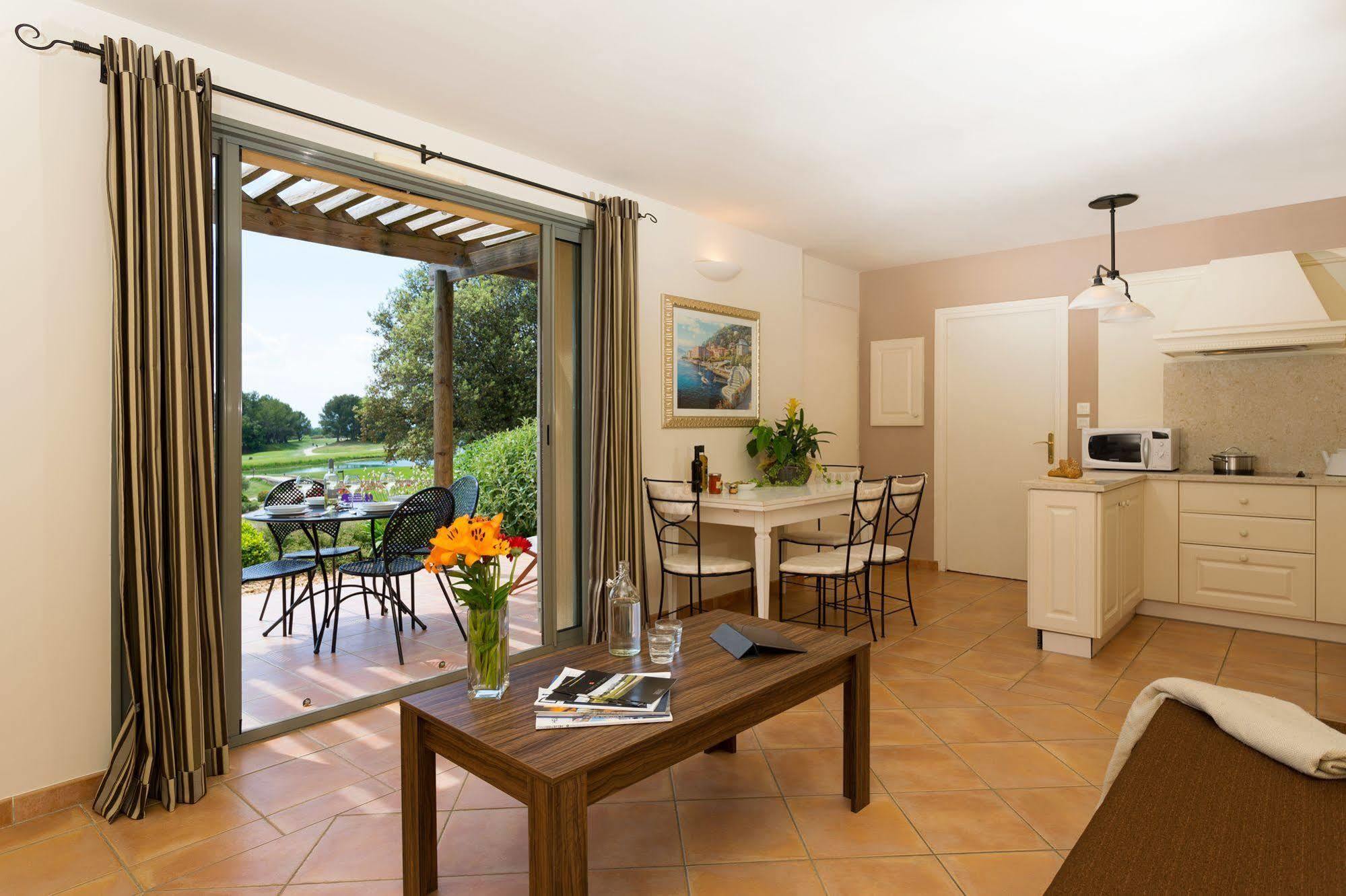 Madame Vacances Domaine Du Provence Country Club Service Premium Saumane-de-Vaucluse Ngoại thất bức ảnh