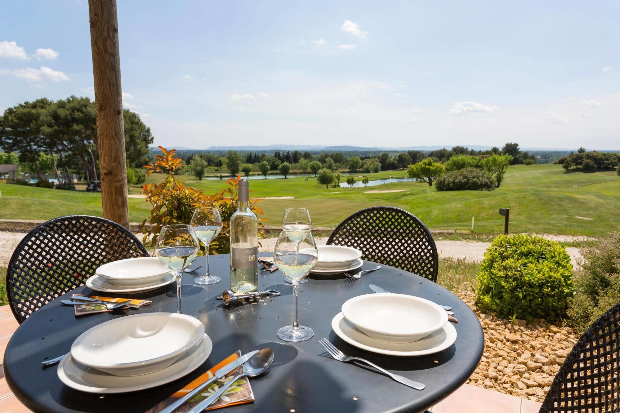Madame Vacances Domaine Du Provence Country Club Service Premium Saumane-de-Vaucluse Ngoại thất bức ảnh